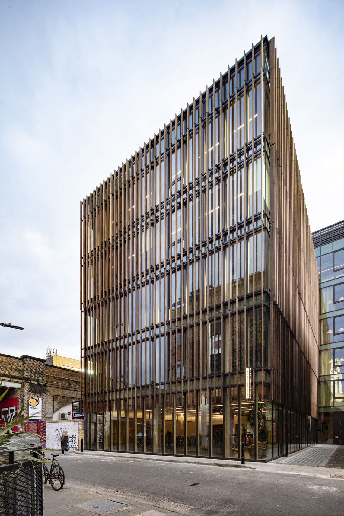 black & white building shoreditch 003